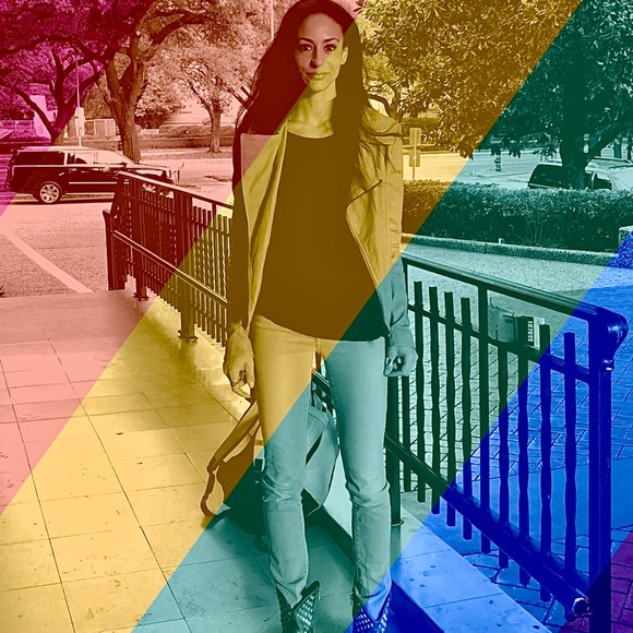 Meet your Posher, Andrea - Picture 1 of 1